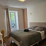 New High stay champs Elysées